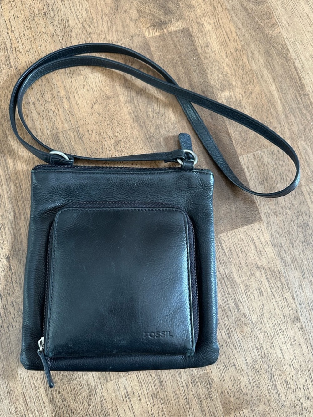 Fossil leather purse, black with exterior zippered wallet pouch. Very good cond.
